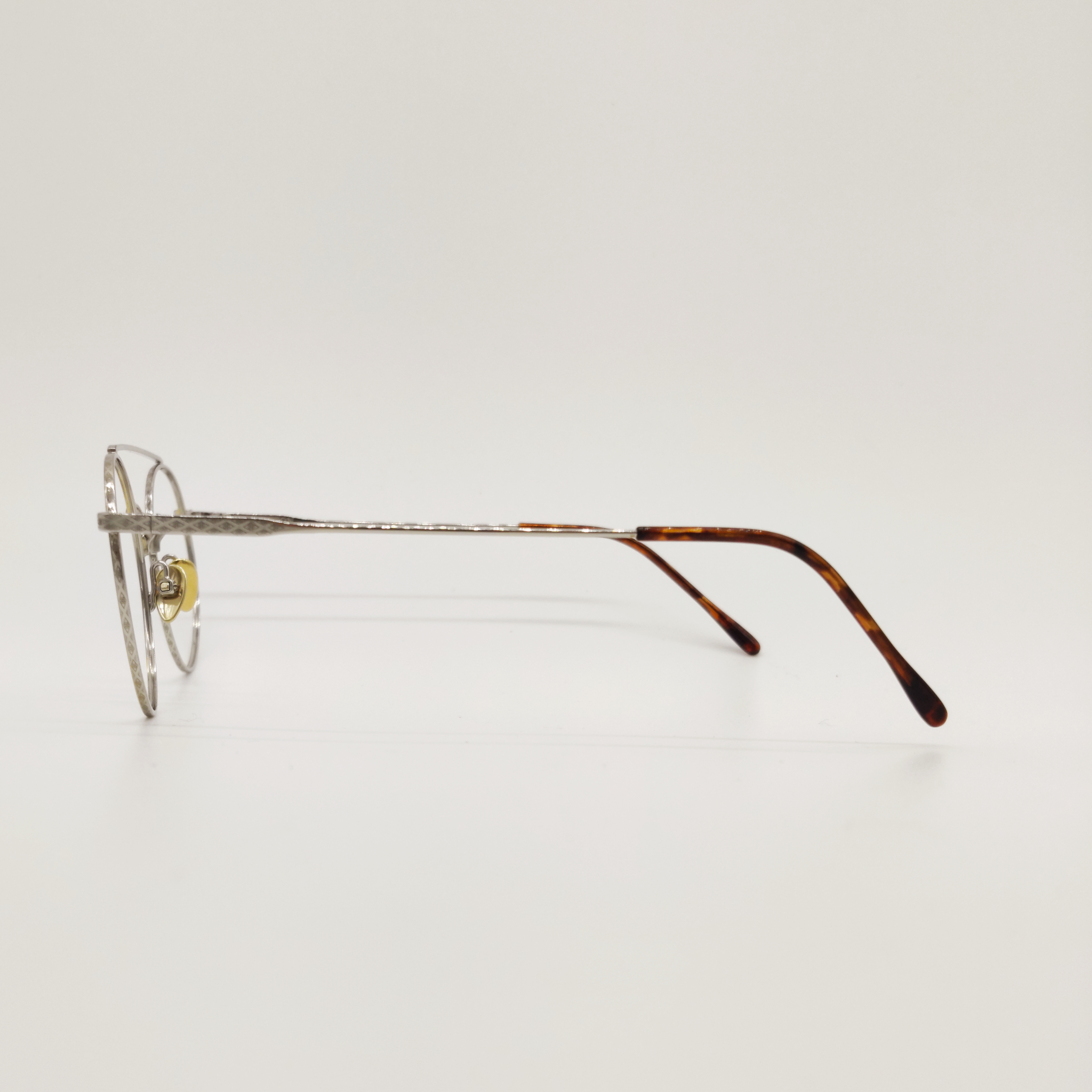 Modèle Howard Edwardson Eyewear La Lunetterie Clermontoise Modèle Howard Edwardson Eyewear La Lunetterie Clermontoise