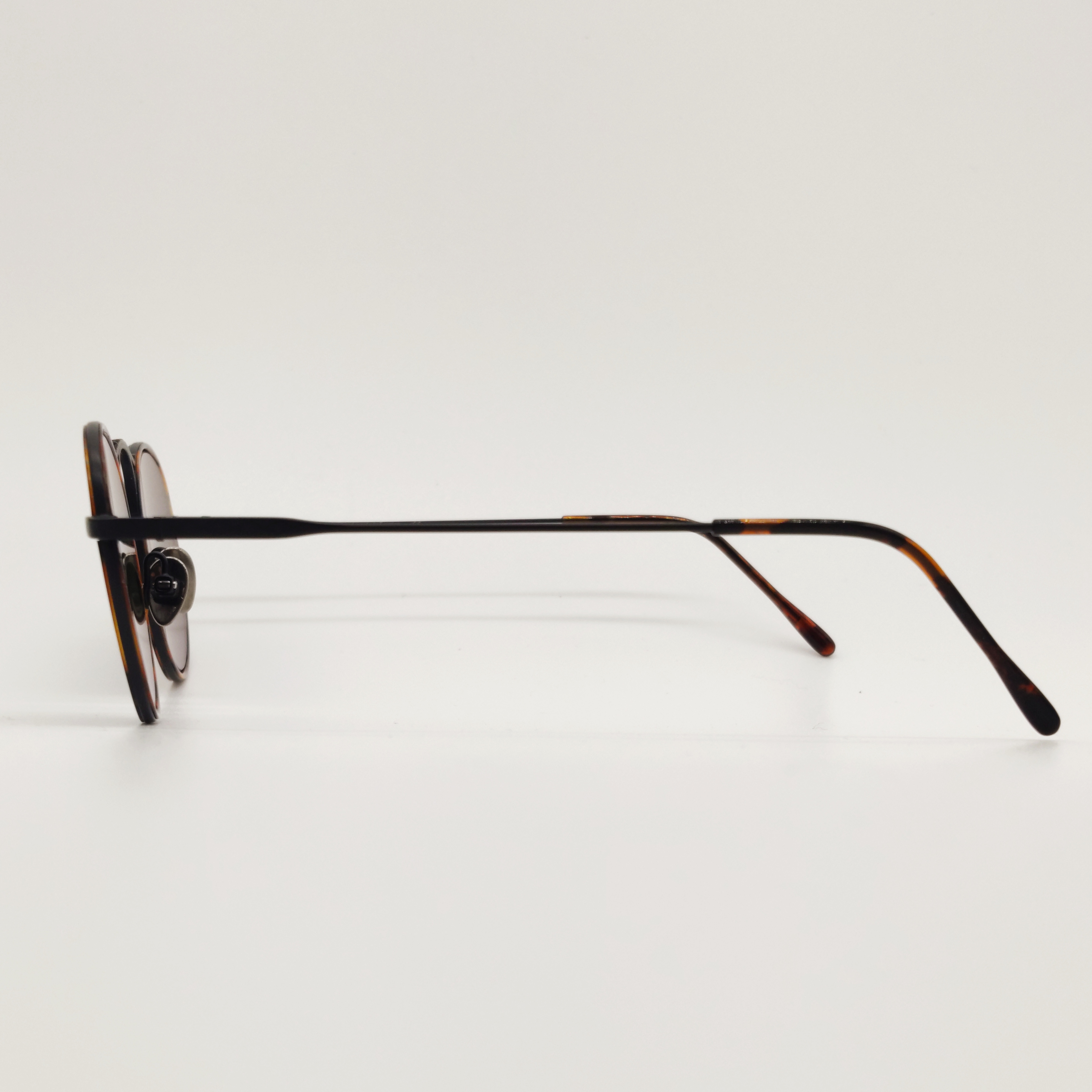 Modèle Howard Edwardson Eyewear La Lunetterie Clermontoise Modèle Howard Edwardson Eyewear La Lunetterie Clermontoise